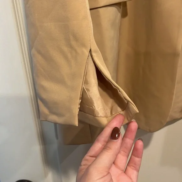 Trendy Plus Size Oversized Tan Blazer - Picture 5 of 8